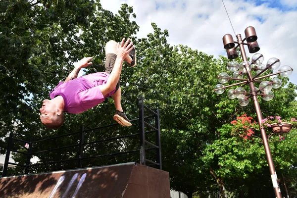 Parkour freerun cvičenci sport — Stock fotografie