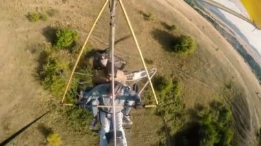 Kanat tandem iniş. Eğlenceli ve aşırı spor olarak kayma asmak.