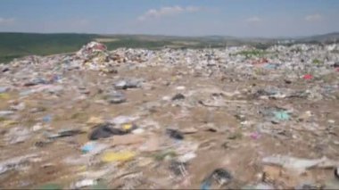 Çöp dalga. Yasa dışı depolama alanları yukarıda.