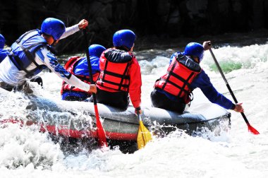 Eğlenceli ve aşırı spor olarak Nehri Rafting
