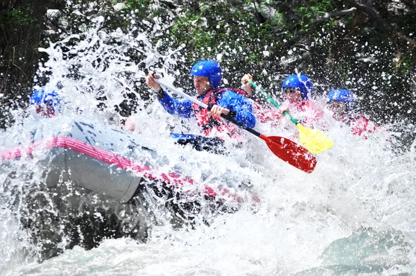 Řeka Rafting jako extrémní a zábavný sport — Stock fotografie