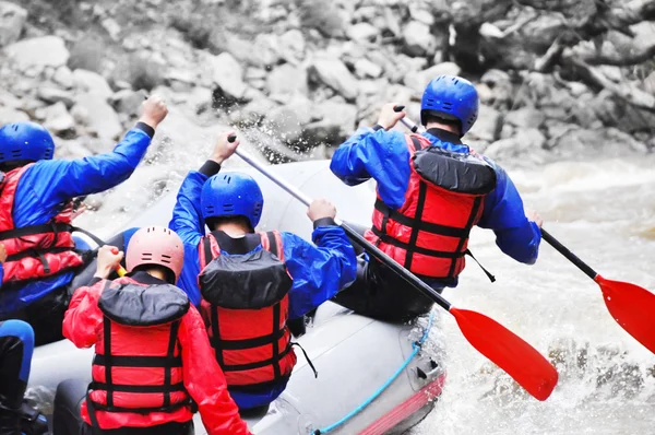 River Rafting som extrem och rolig sport — Stockfoto