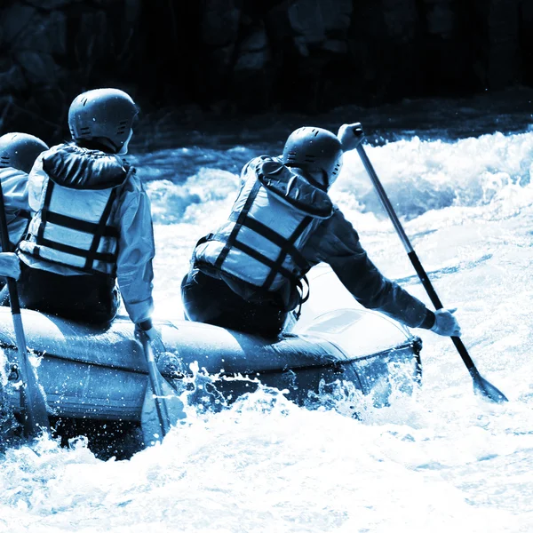 Rio Rafting como esporte extremo e divertido — Fotografia de Stock