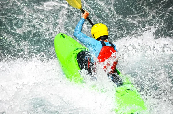 Vitt vatten paddling som extrem och rolig sport — Stockfoto
