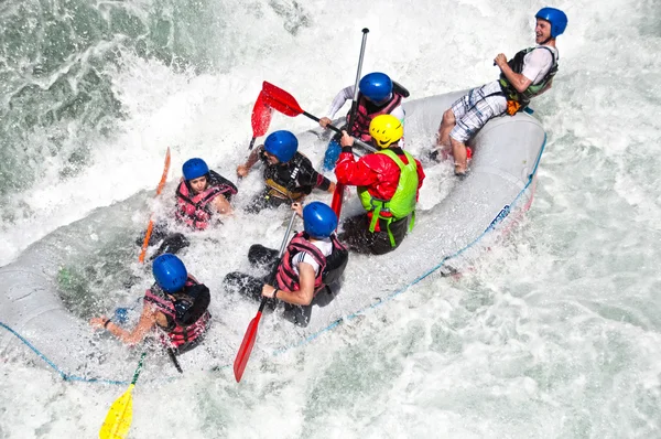 River Rafting som extrem och rolig sport — Stockfoto