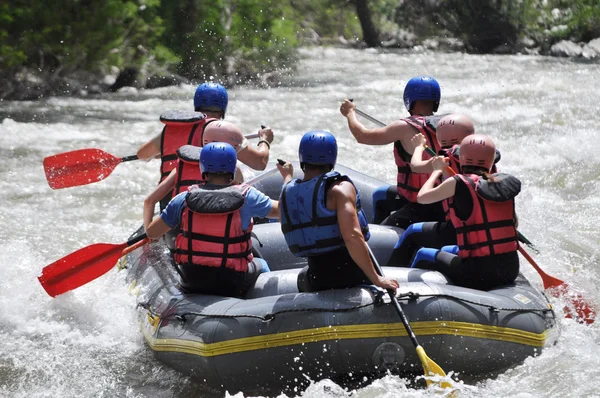 River Rafting som extrem och rolig sport — Stockfoto