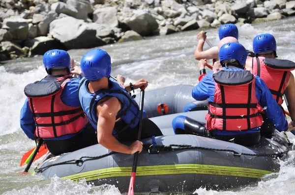 Řeka Rafting jako extrémní a zábavný sport — Stock fotografie