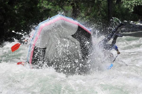 River Rafting como deporte extremo y divertido —  Fotos de Stock