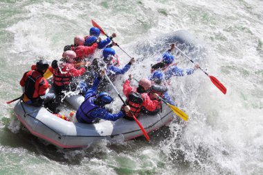 Eğlenceli ve aşırı spor olarak Nehri Rafting