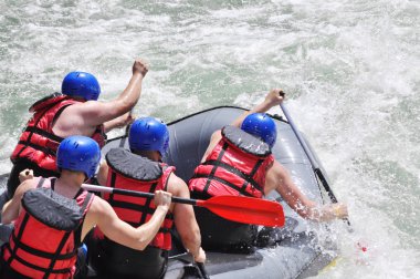 Eğlenceli ve aşırı spor olarak Nehri Rafting