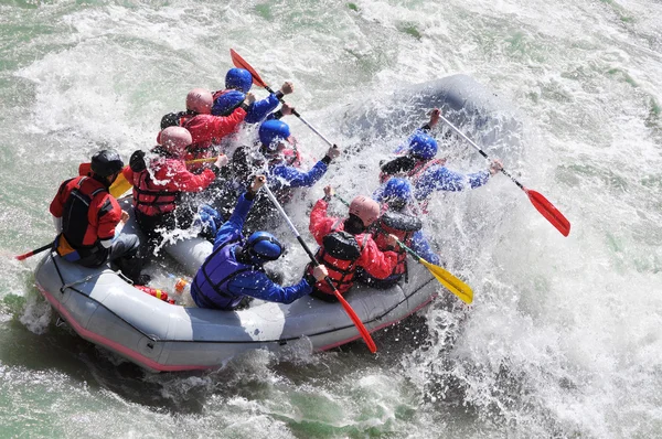 Rio Rafting como esporte extremo e divertido Imagem De Stock