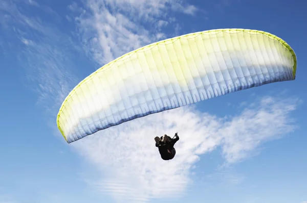 Yamaç paraşütü eğlenceli ve aşırı spor olarak — Stok fotoğraf