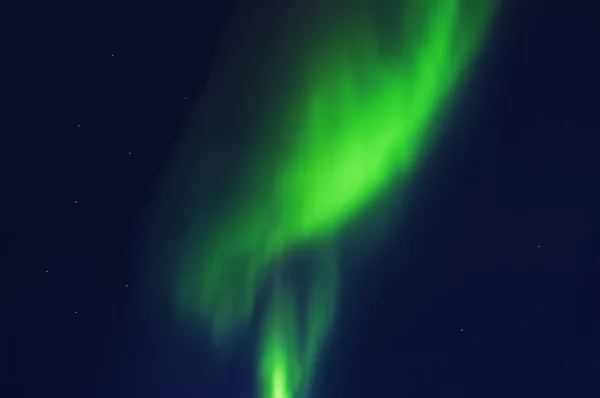 Nordlichter über Fjorden in Island Stockbild