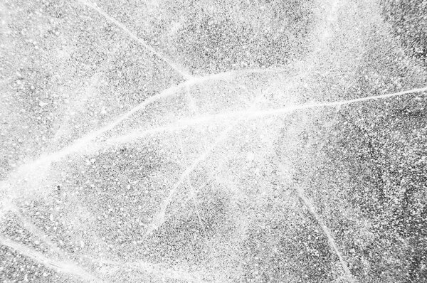 Трещины на льду
