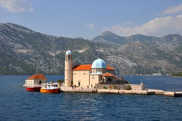 Montenegrinisches Inselwasser — Stockfoto