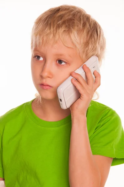 Akıllı telefonda konuşurken oğlan. — Stok fotoğraf