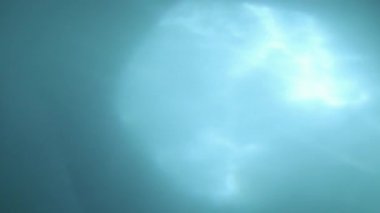 Mercekli geçiş, optik efekt alevi, cyan alevi.