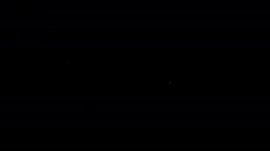 Siyah arka planda 4K havai fişek gösterisi. Soyut tasarım çizgi film tarzı. Gece gökyüzünde mavi, kırmızı, altın renkli parıltılı renkler. Noel 'i, Yeni Yıl arifesini kutlamak için havai fişek gösterisi.