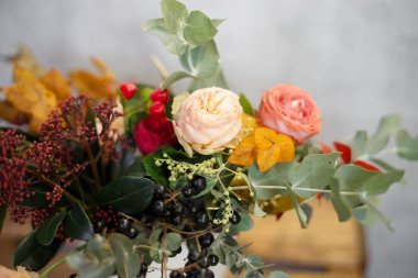 Beyaz arkaplanda kış kompozisyonu