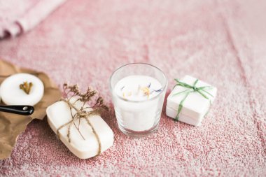 Havlu ve mum aromalı kaplıca hayatı