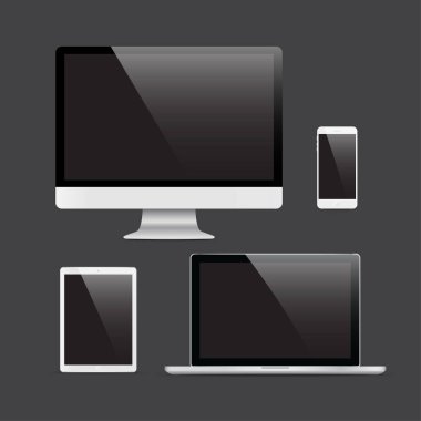 Şeffaf ekranda izole edilmiş gerçekçi bilgisayar monitörü, dizüstü bilgisayar, tablet ve cep telefonu seti. Arka planda çeşitli modern elektronik cihazlar var. Vektör illüstrasyonu EPS10