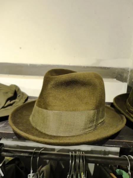 Sombrero vintage verde para hombre —  Fotos de Stock