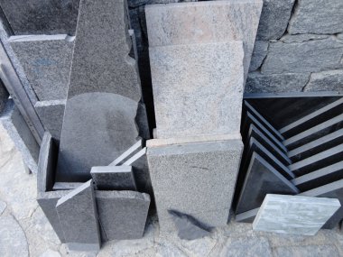 Granit döşeme bir mağazada yığınları
