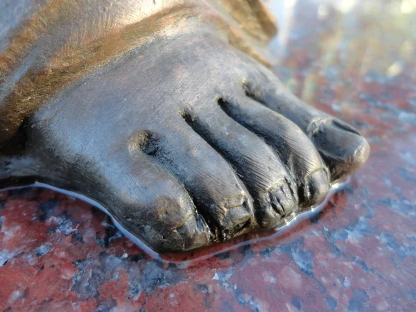 Escultura de pie de plata —  Fotos de Stock