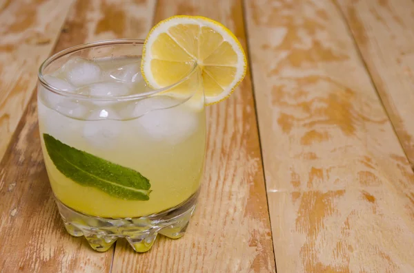 doğal suyu gelen kokteyl