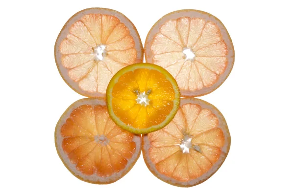 Segmentos de naranja están aislados en blanco — Foto de Stock