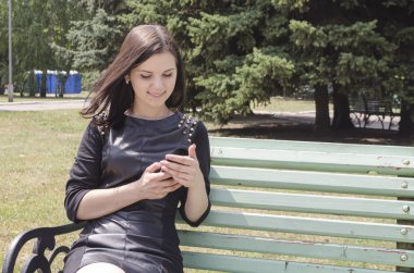 bir telefon dışında kızla