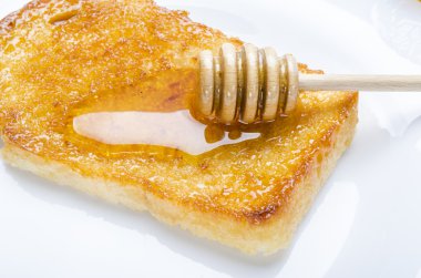 taze bal bir sopa ile