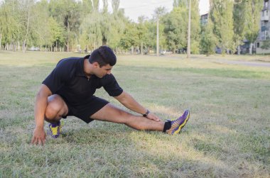 genç adam fitness devreye girer