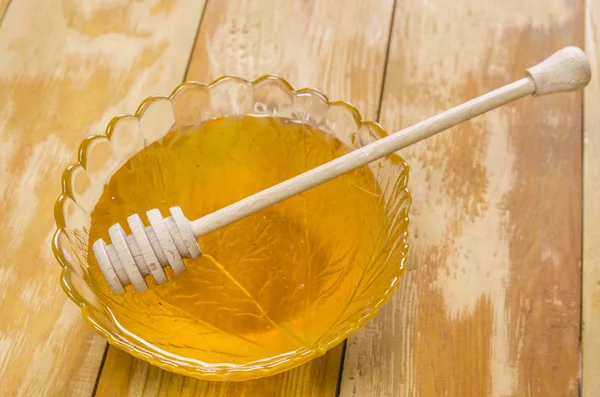 bir tablo üzerinde taze bal