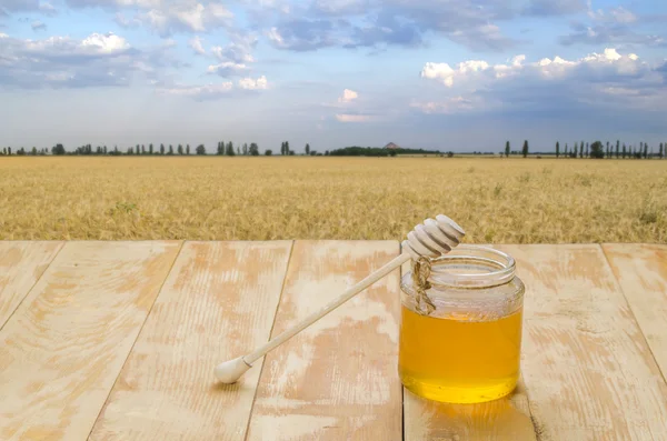 bir tablo üzerinde taze bal
