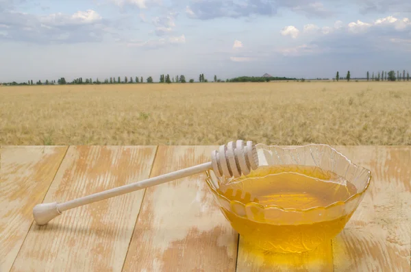 bir tablo üzerinde taze bal