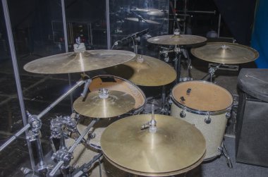 Sahnede müzik aletleri