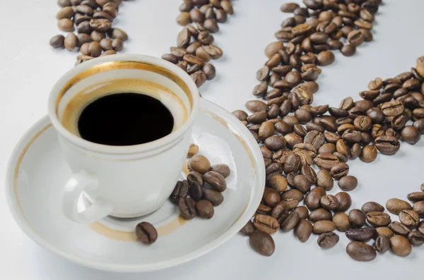 Tasse de café brûlé sur une table — Photo