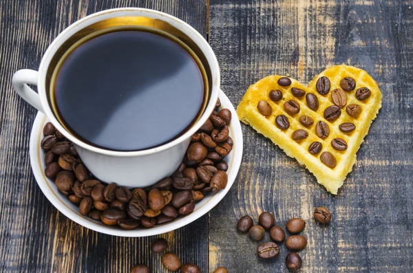 Tasse Kaffee mit Bonbons — Stockfoto