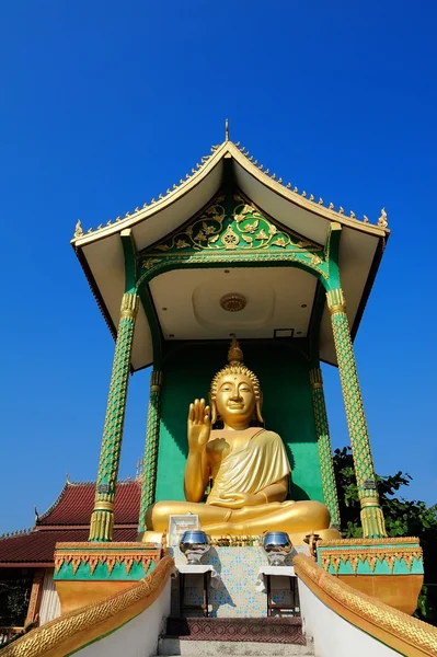 Smukt tempel ved Vang Vieng, Vientiane provinsen, Laos . - Stock-foto