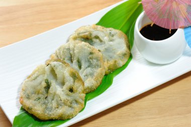 Çin pırasa tatlı plat üzerinde buğulama