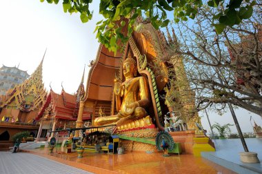 WAT Thum Sua