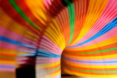 Arka plan üzerinde bulanık renkli kağıt.