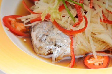 Soya soslu balık buğulama