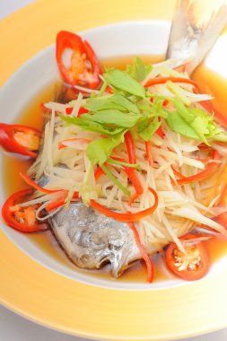 Soya soslu balık buğulama