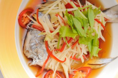 Soya soslu balık buğulama