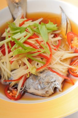 Soya soslu balık buğulama