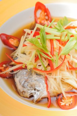 Soya soslu balık buğulama