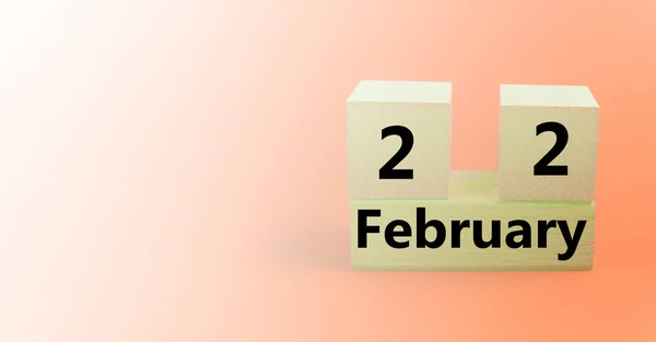 Αέναο ξύλινο ημερολόγιο από ξύλινα μπλοκ με ημερομηνία 22 Φεβρουαρίου, υπενθύμιση, σχεδιαστής σε μπεζ φόντο — Φωτογραφία Αρχείου
