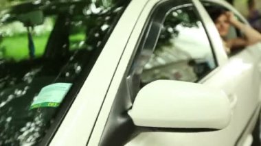 gelin düğün günü arabada